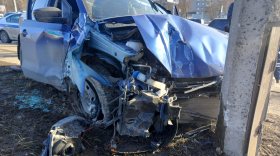 В Череповце водитель легкового автомобиля получил травмы в результате неудачного маневра