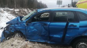 В Череповецком районе 49-летняя водитель Лада Х-Рей погибла под колесами грузового Вольво