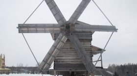 В музее «Семёнково» под Вологдой воссоздали деревянную ветряную мельницу-шатровку 1890 года