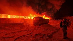 Пожар в цехе по производству мебели произошел ночью в Вологде