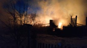Одна женщина пострадала и две остались без жилья из-за пожара в Усть-Кубинском районе