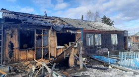 В Харовском районе из-за пожара в санузле сгорела квартира в деревянном доме