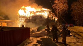 В Соколе полностью сгорел 16-квартирный жилой дом