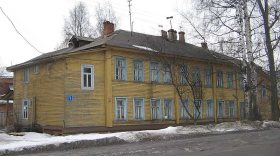 В Вологде троих бездомных спасли из пожара в расселённом доме на Пушкинской, 7