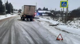 В Великоустюгском районе грузовик сбил 7-летнего школьника