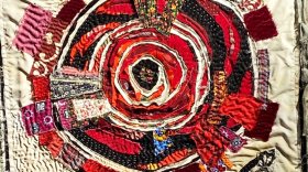Выставка текстильных коллажей Татьяны Соколовой проходит в Камерном театре в Вологде