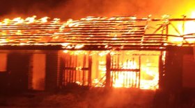 В Тарногском районе за ночь сгорели две бани и два гаража с машинами внутри