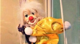 Коллекцию фигурок клоунов можно увидеть на выставке в Вологодской областной детской библиотеке