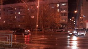 Пешеход в Вологде попал под машину, переходя дорогу в неположенном месте