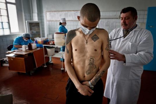 В Кичменгском Городке суд обязал пятерых бывших заключенных обследоваться на туберкулез