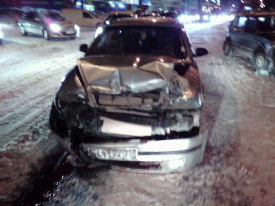 Три человека пострадали в столкновении ВАЗа и «Шкоды» на Окружном шоссе в Вологде