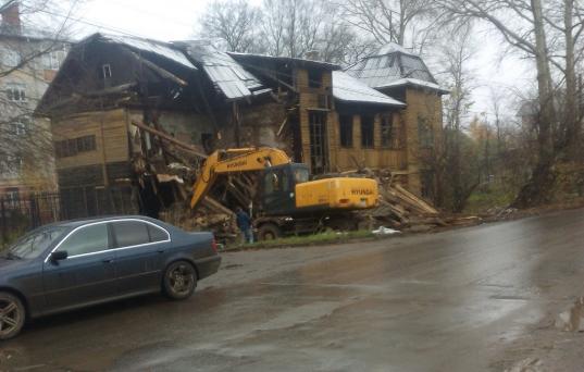 В Вологде пятый раз загорелся расселенный дом, о сносе которого власти отчитались в 2017 году