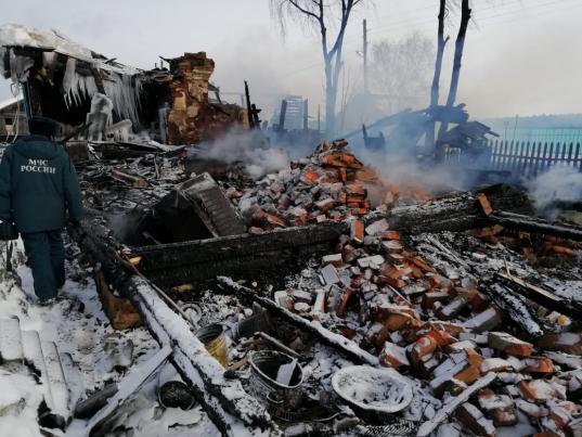 Два человека погибли на пожаре в поселке Туровец Междуреченского района