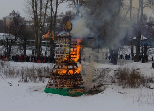 Масленица в Вологде: шоу резчиков по льду, квесты и праздники в микрорайонах