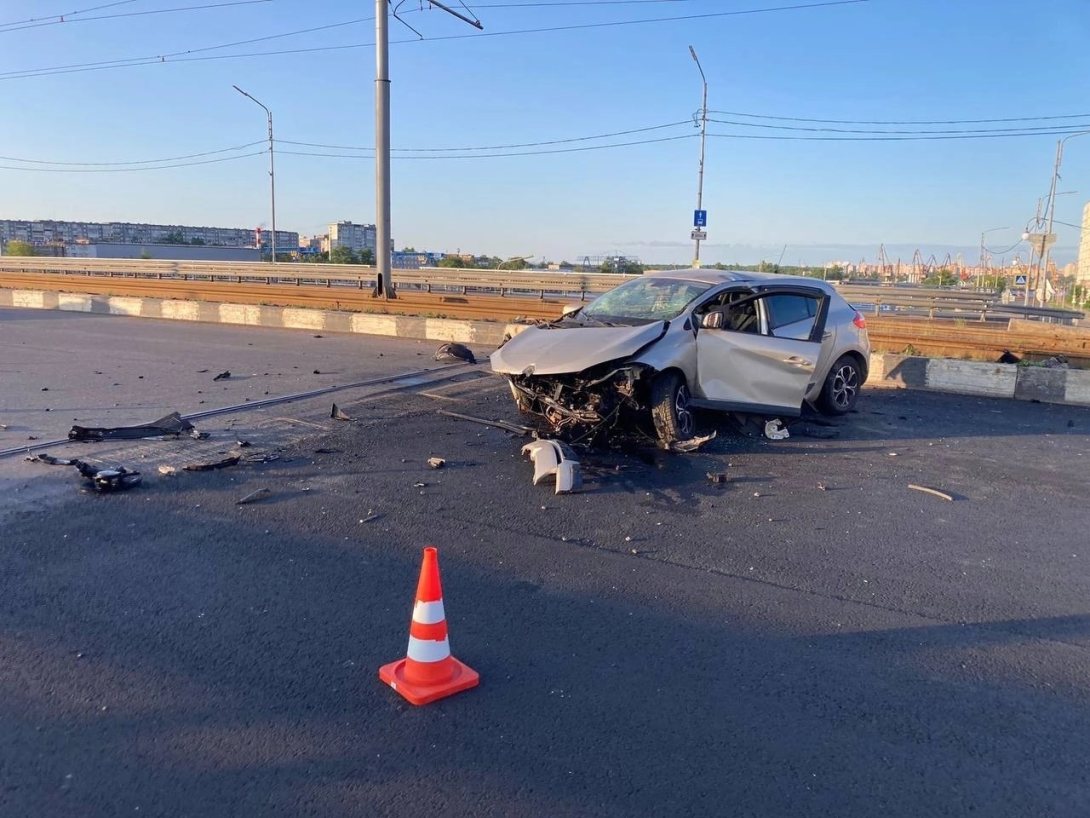 Водитель «Рено» погиб в ДТП на Ягорбском мосту в Череповце