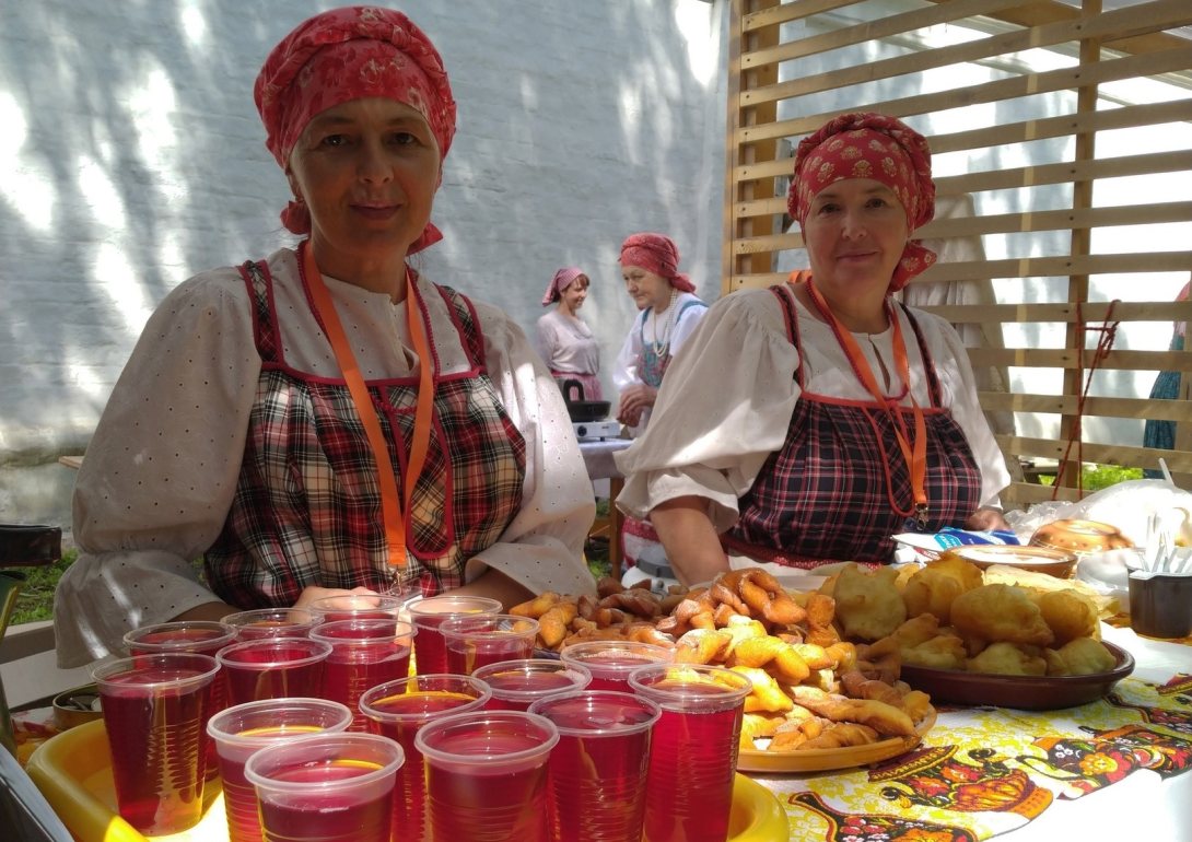 «Вкусная» часть фестиваля «Город ремесел» проходит в Вологде у кремлевской стены на проспекте Победы