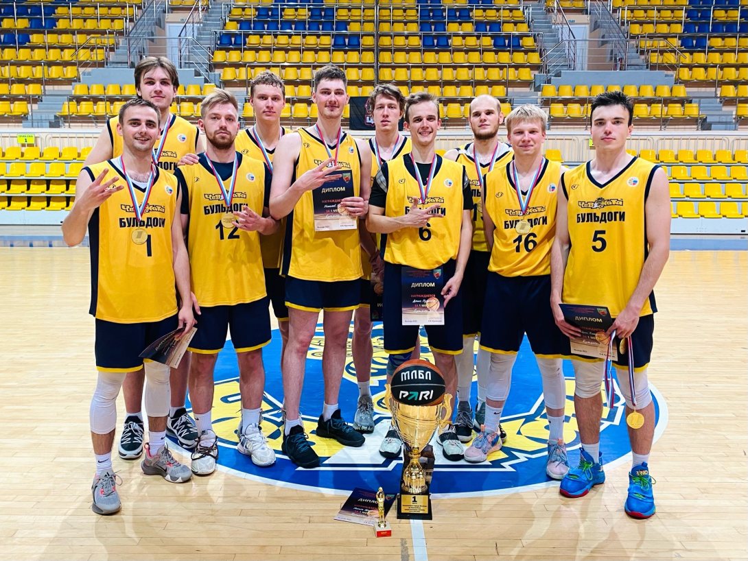 «Бульдоги-ВоГУ» стали трехкратными чемпионами Вологды по баскетболу