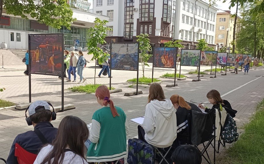 Картины выпускников детской художественной школы представлены на выставке на улице Пушкинской в Вологде