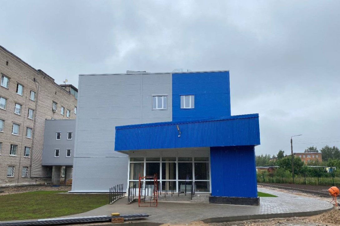 Строительство дополнительного корпуса четвертой поликлиники Вологды идет к завершению