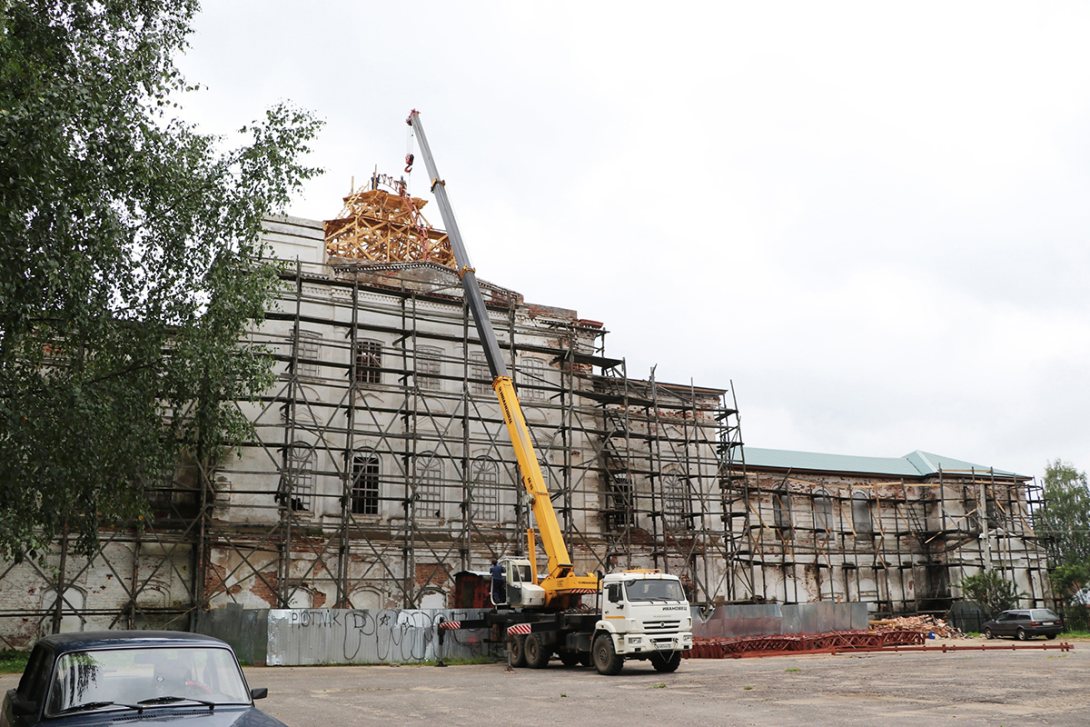 В Никольске восстанавливают купол на главном соборе города