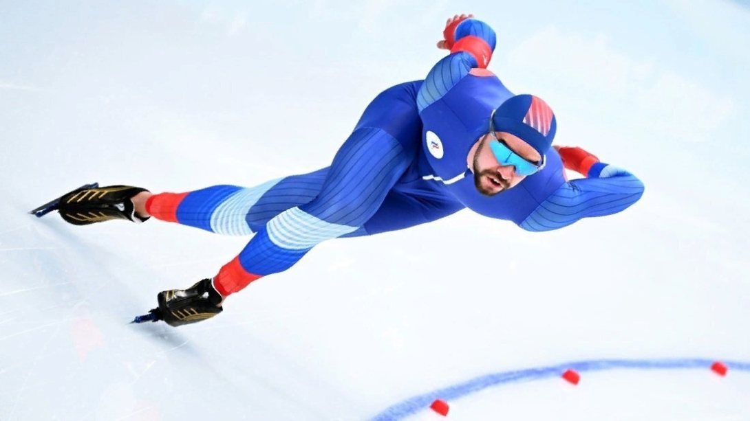Артём Арефьев завоевал бронзовую медаль в первый день Чемпионата России по конькобежному спорту