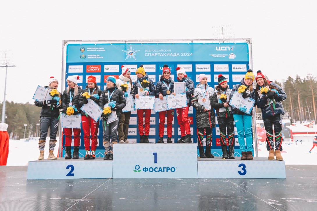 Алина Пеклецова и Светлана Заборская одержали победу в лыжной эстафете в Тюмени