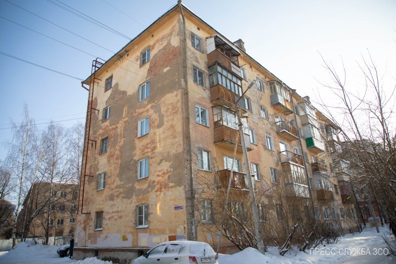 Сроки ремонта фасада дома на Набережной VI Армии Вологды сдвинут на 12 лет