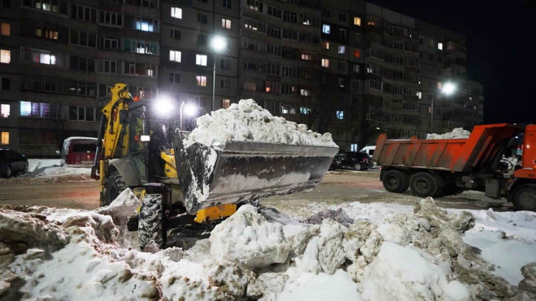 Власти Вологды намерены заключить дополнительный контракт на вывоз 100 тысяч кубов снега