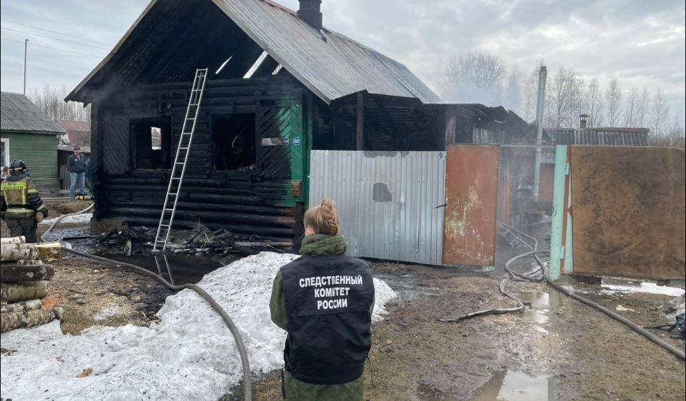 В Устюжне возбудили уголовное дело после гибели девочки на пожаре