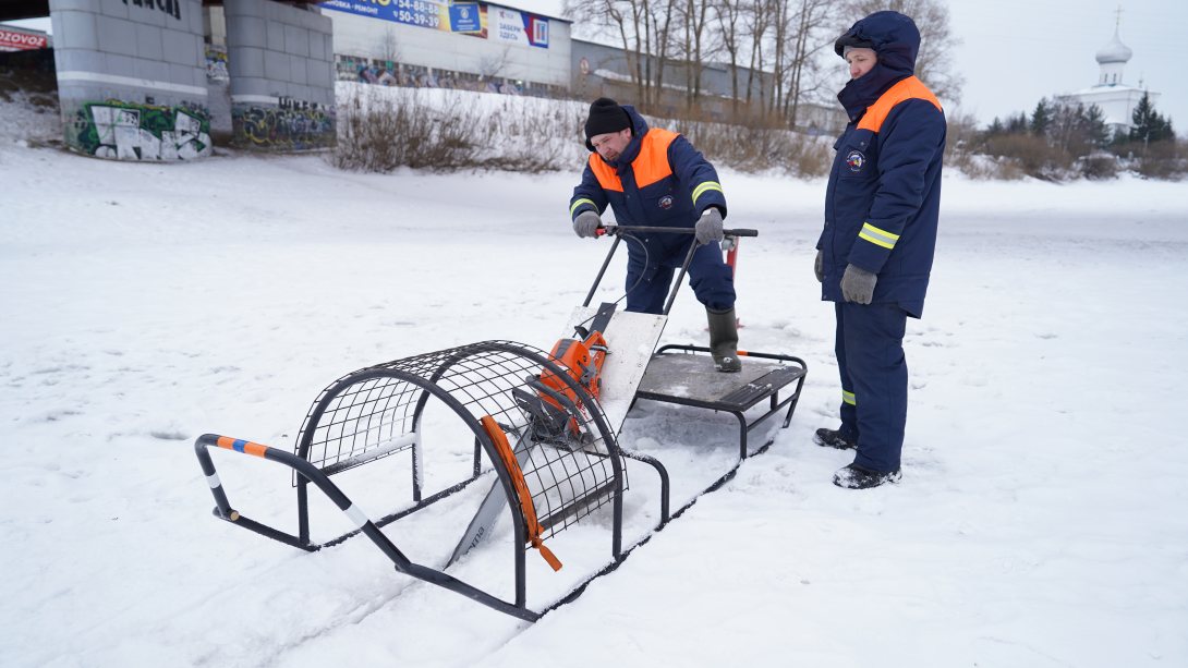 В областном центре специалисты завершили работы по резке льда реки Вологда
