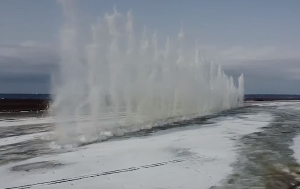На Сухоне и Северной Двине начали взрывать лед