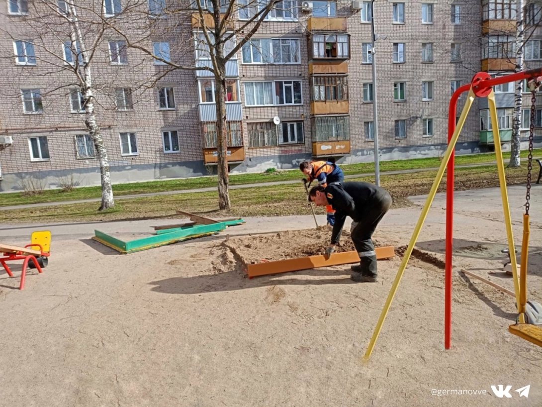 В Череповце приступили к ремонту детских игровых площадок