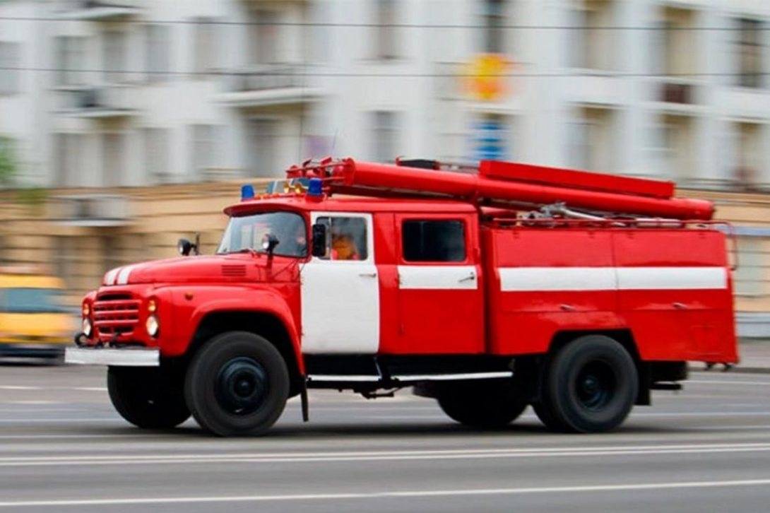 Из-за халатности работника в Вологде загорелся списанный автобус