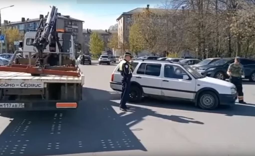 Подросток переехал на легковой машине однокурсника в Череповце