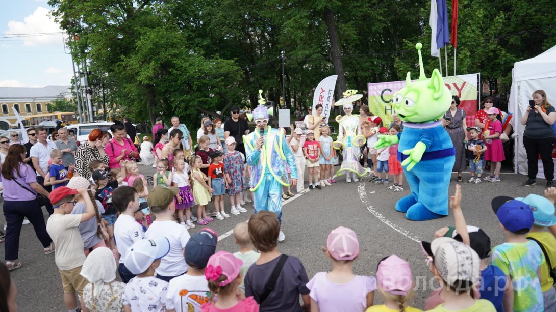 Большой праздничный марафон для детей прошел в Вологде