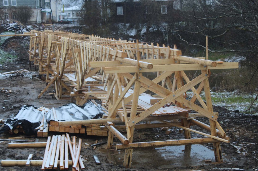 В Устюжне реконструируют уникальный деревянный мост