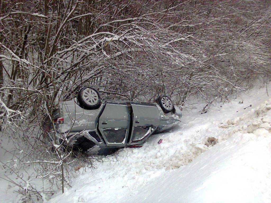 В ДТП на скользкой дороге Шексна – Сизьма погиб человек | newsvo.ru