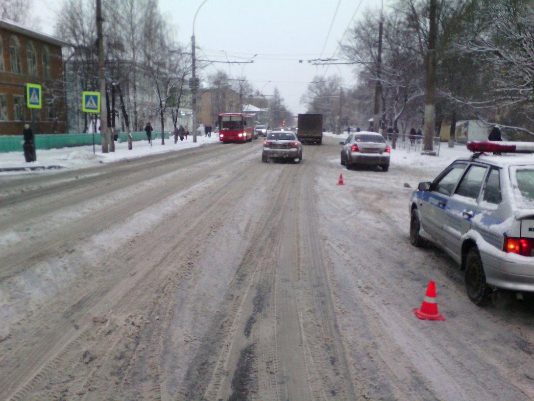 В Вологде на пешеходных переходах сбили женщину и ребенка | newsvo.ru