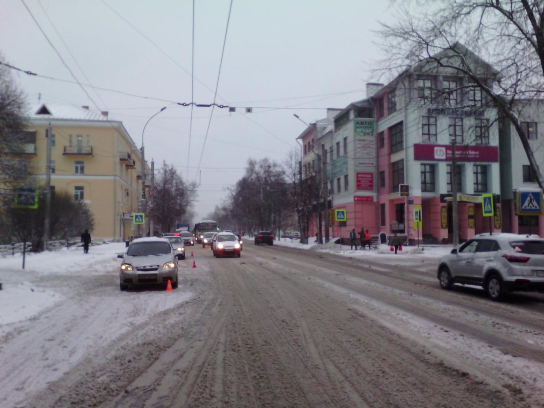 В Вологде на пешеходных переходах сбили женщину и ребенка | newsvo.ru