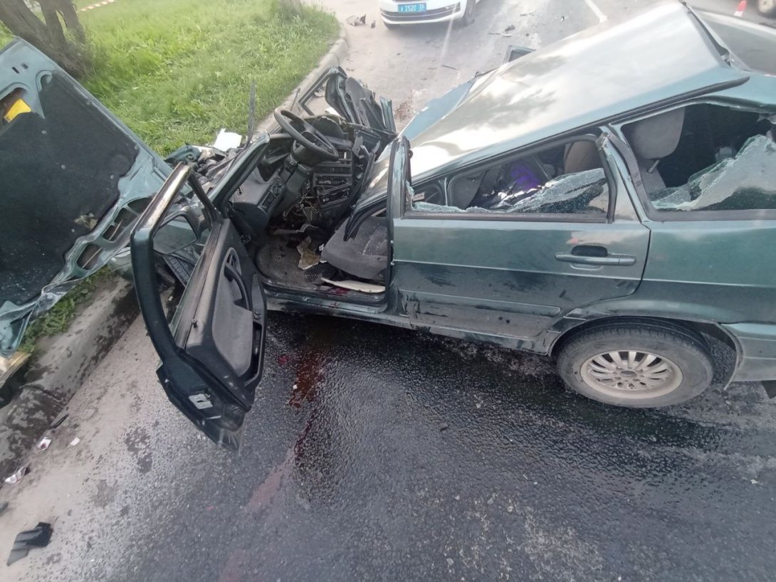 Жесткое ДТП с участием рейсового автобуса произошло в Вологде | 16.06.2024  | Вологда - БезФормата