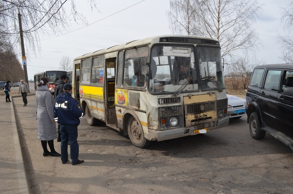 Автобусы вологда лоста. Вологодские автобусы. Автобус Вологда. Вологда пассажирский транспорт. Вологжанин автобус.