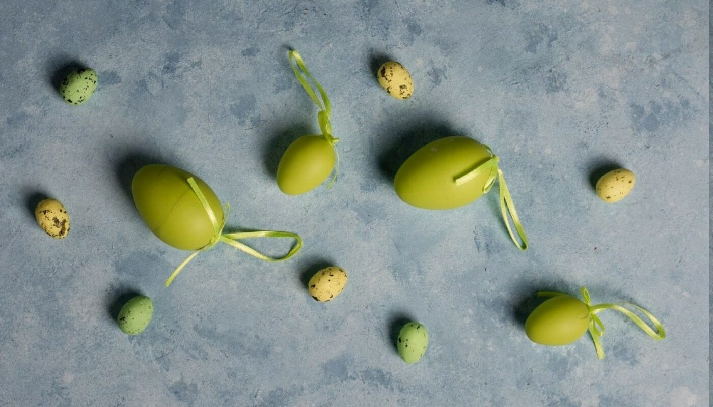 Оливковые яйца: добавьте к 1 ложке куркумы этот ингредиент — и удивите всех на Пасху