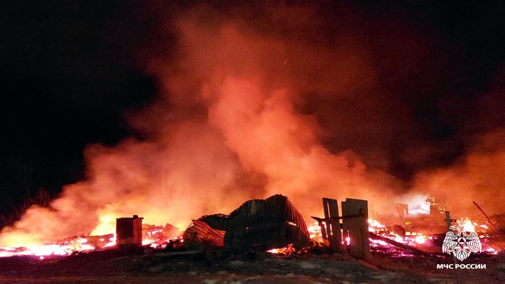 Два человека пострадали на пожаре в Грязовецком округе