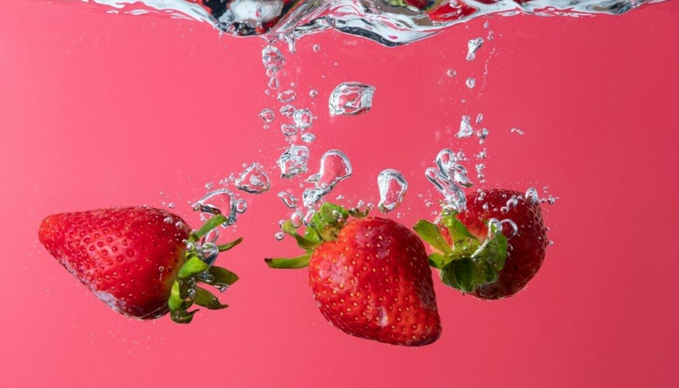 От этого цветка бегут долгоносики и нематода! Разбейте клумбу рядом с клубникой — и урожай ягод порадует вас