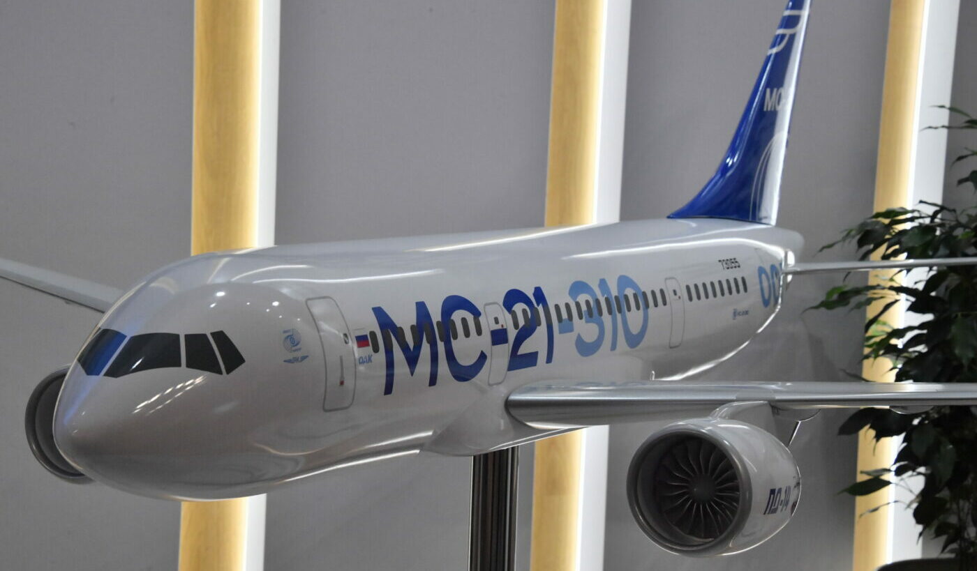 Названы новые сроки запуска в производство импортзамещенного самолета МС-21