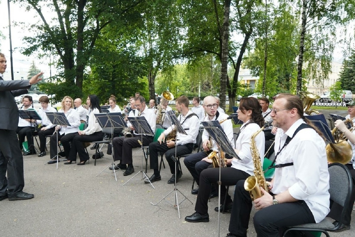 Живая музыка будет играть в парках и дворах Вологды