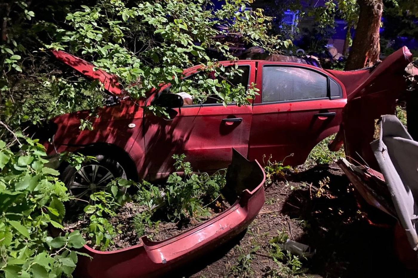 В Соколе водитель разбила свой автомобиль и скрылась с места ДТП