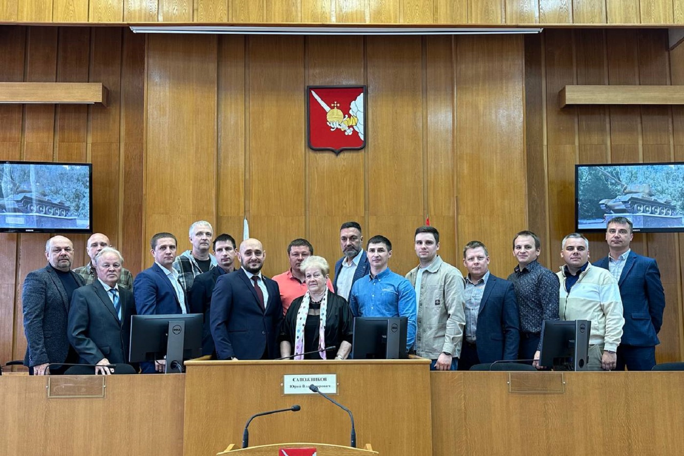 Глава Вологды вручил награды участникам ремонта мемориала «Танк Т-34»