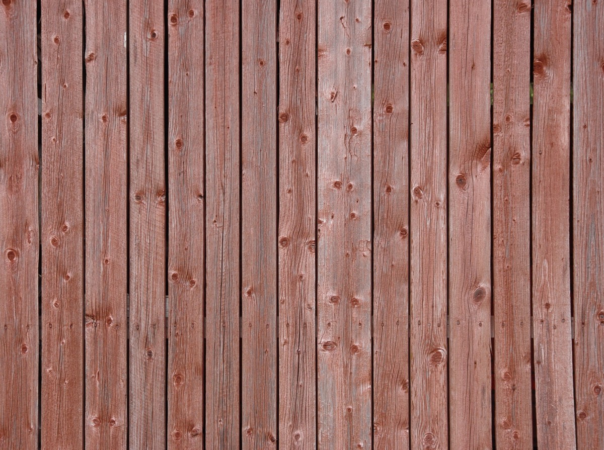 Как правильно установить глухой забор на даче, чтобы не нарваться на штраф?