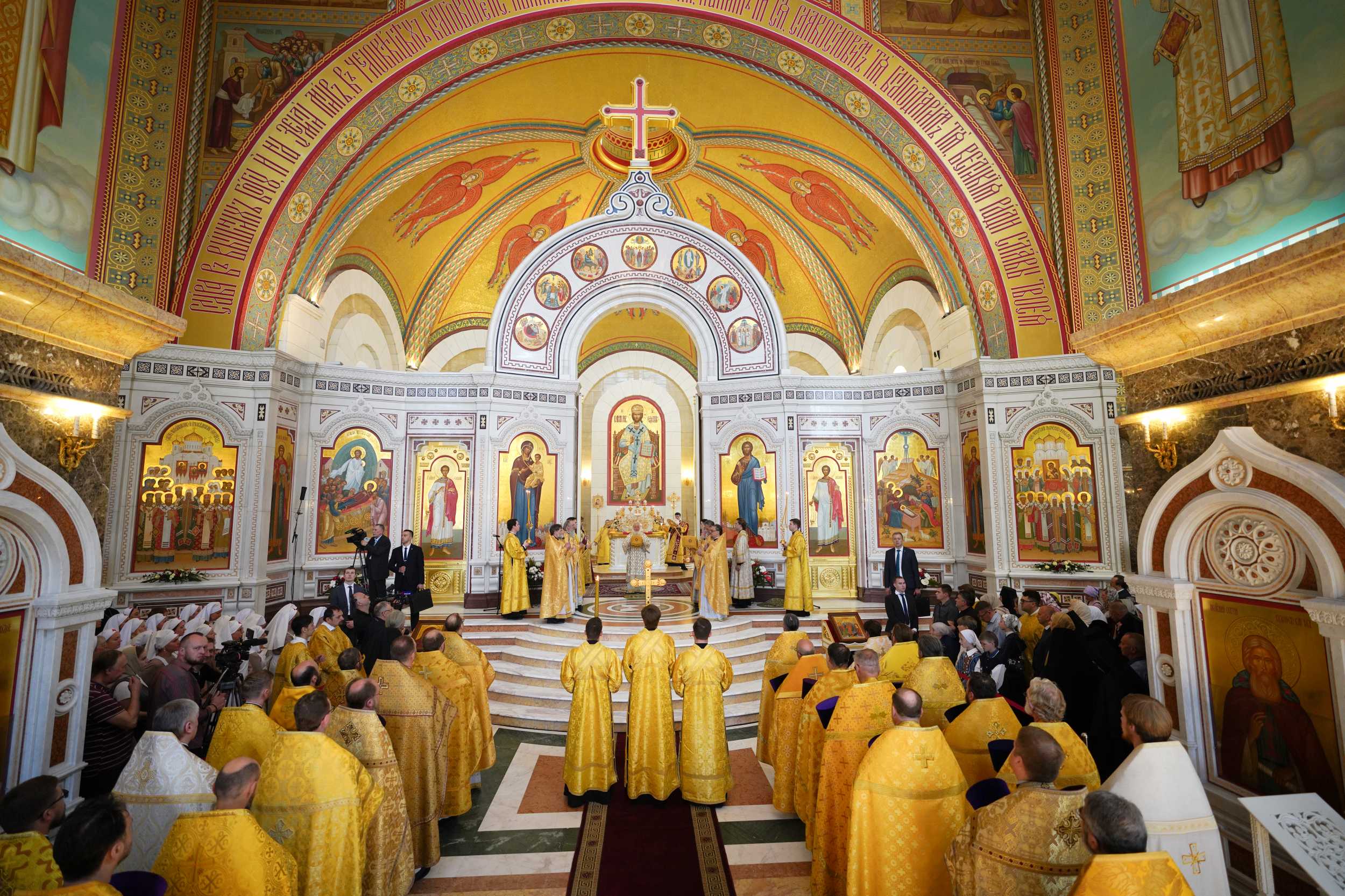 В России православные храмы могут стать местом спасения от летней жары